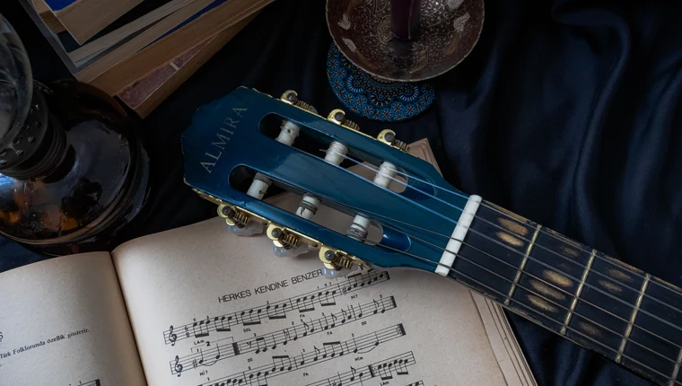 Akustik gitar